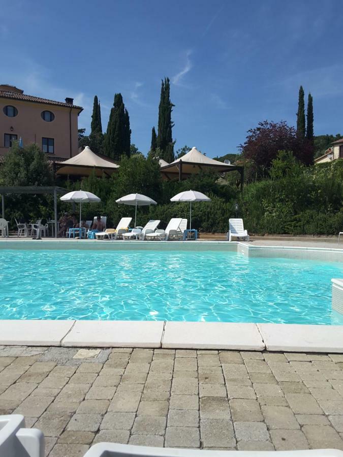Appartamento Monolocale con piscina S.Martino Riparbella Esterno foto